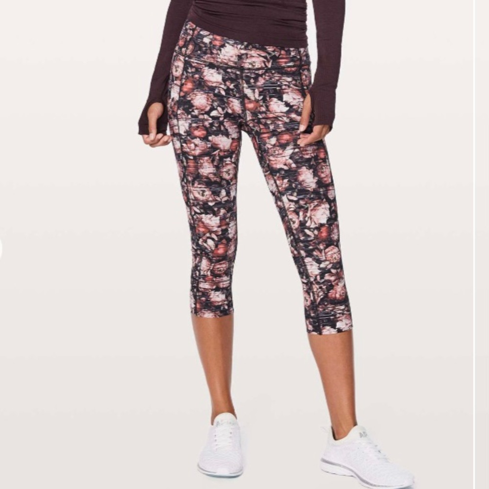 Lululemon Women’s Fast & Free Black & Pink Floral High Rise Nulux Crop 19” | 4 - Picture 12 of 12
